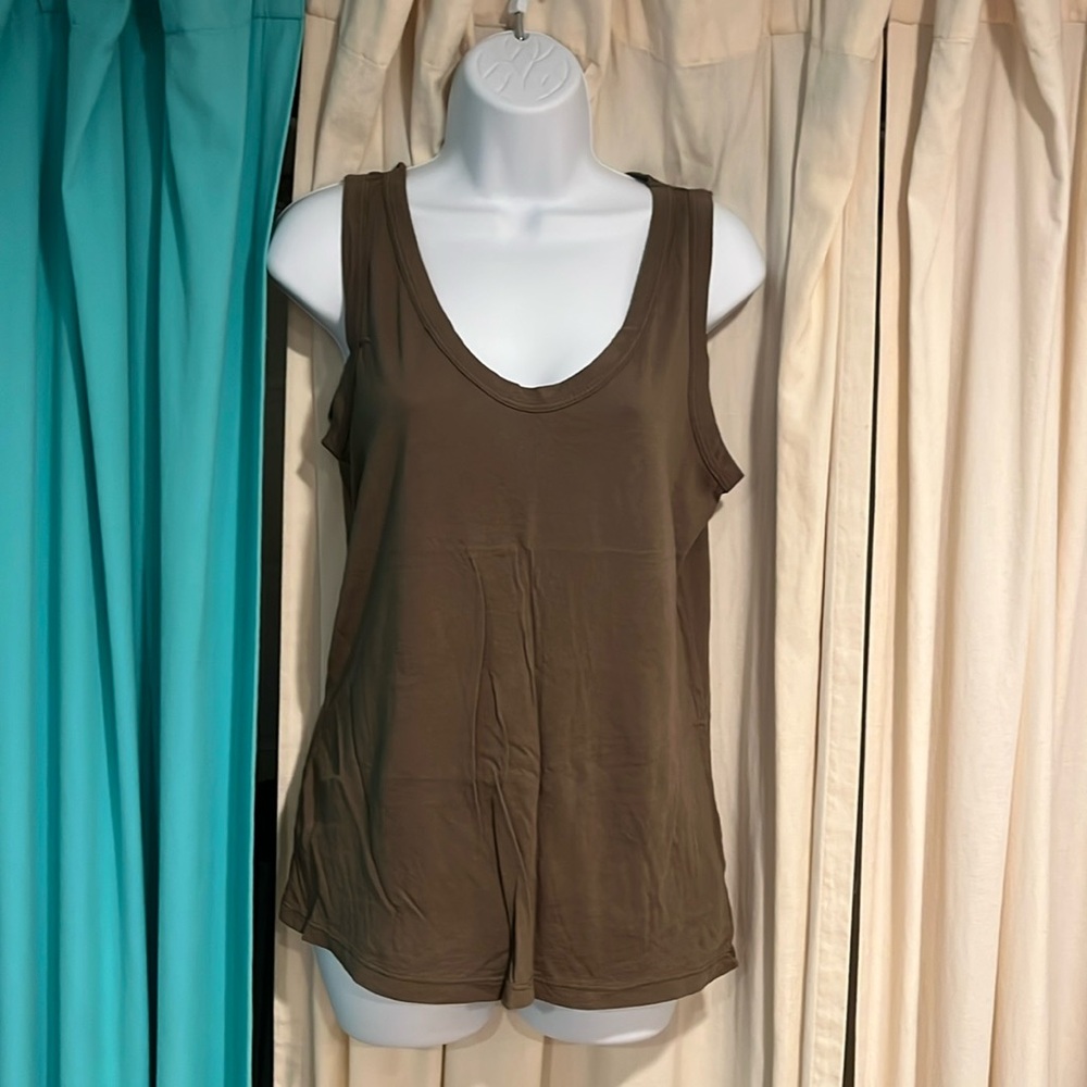 t.la V-neck tank moss size M